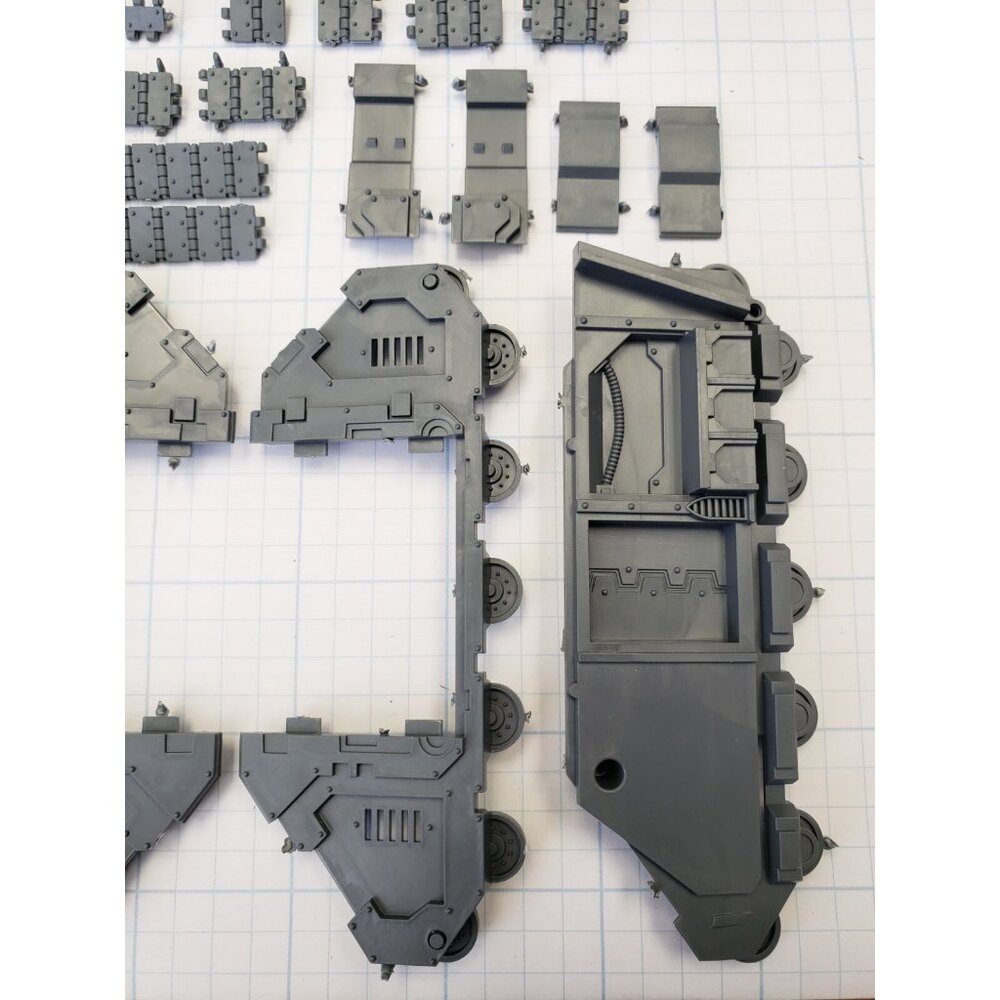 Warhammer 30K Space Marine Bits Deimos Predator Sides Armor Tracks Set - Picture 5 of 7